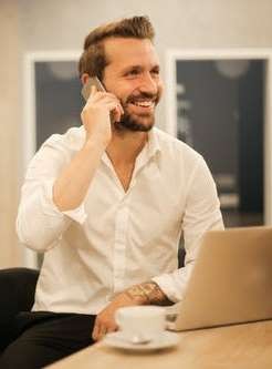 Jo�o Santos Formado em:<br>T�cnico em Transa��es Imobili�rias<br>Graduado em Direito<br>P�s graduado em Direito Internacional